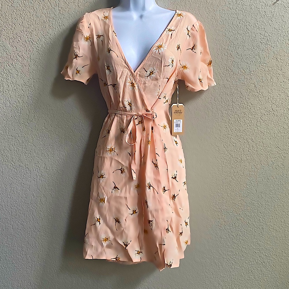 NWT Feeling Peachy wrap dress adjustable & light weigh. By Billabong. Peach/Tan